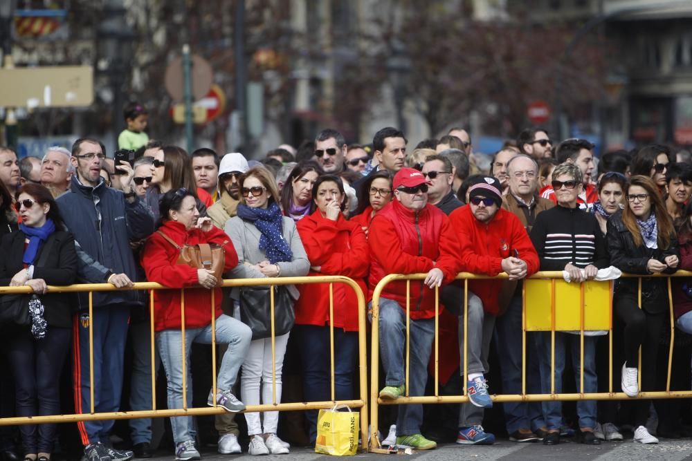 Ambientazo en la mascletà del día de la Crida