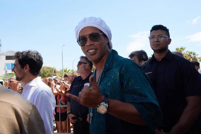 Joan Laporta y Ronaldinho en la inauguración del Paseo de las Estrellas de Castelldefels, en imágenes