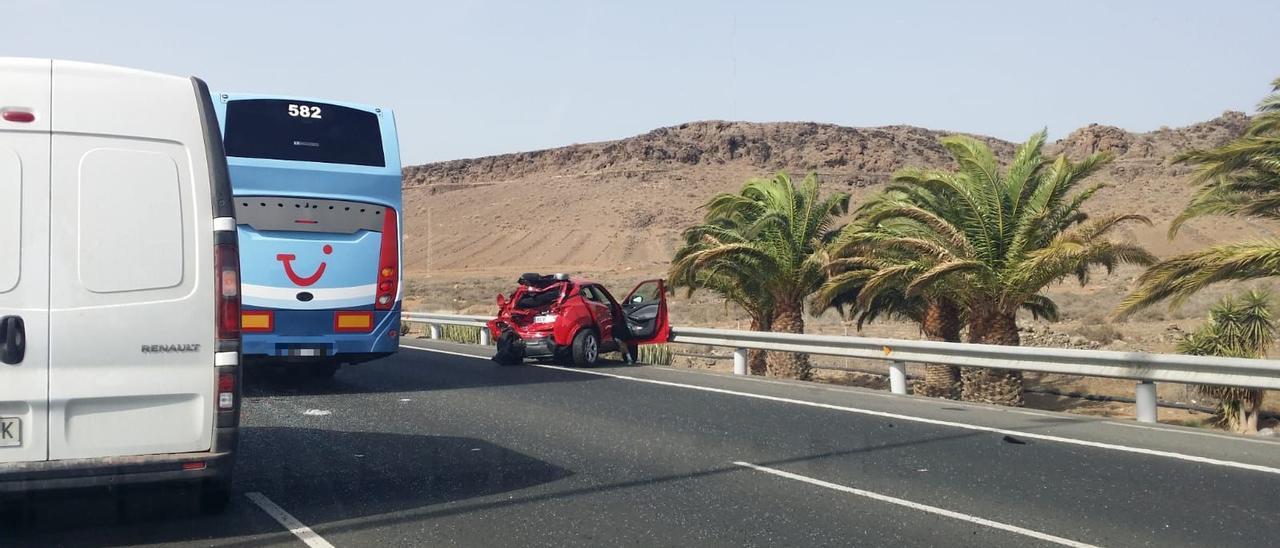 Colisión múltiple en la GC-1 entre una guagua y dos coches