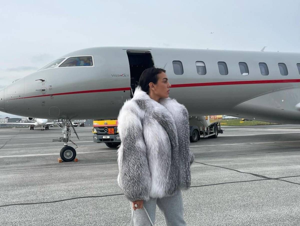El posado de Georgina Rodríguz frente a su jet privado