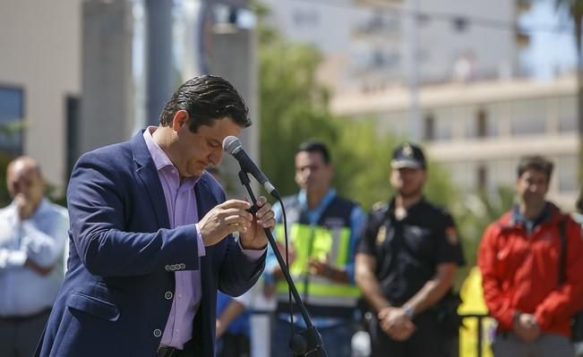 18/04/2016 SUCESOS derrumbe de la vivienda en los critianos donde fallecieron 7 personas  acto homenaje a las victimas   con un minuto de silencio en la plaza del pecador con  autoridades municipales colaboradores en el desescombro  familiares de las víctimas  y vecinos de los cristianos