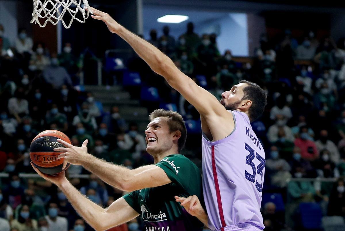Mirotic también se prodigó en defensa ante el Unicaja