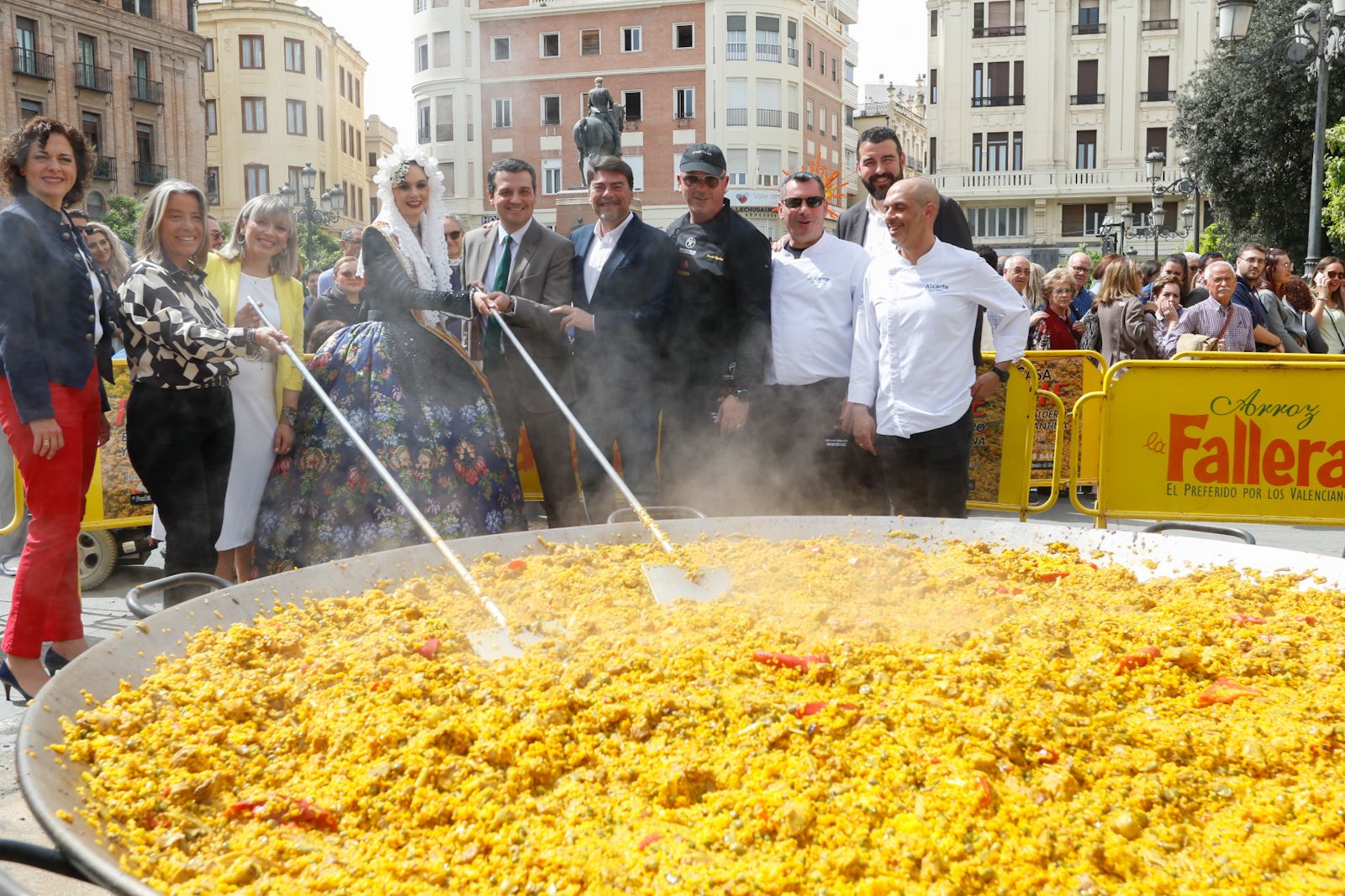 Alicante se vende en Córdoba: arroz, fuego y 'mascletá'