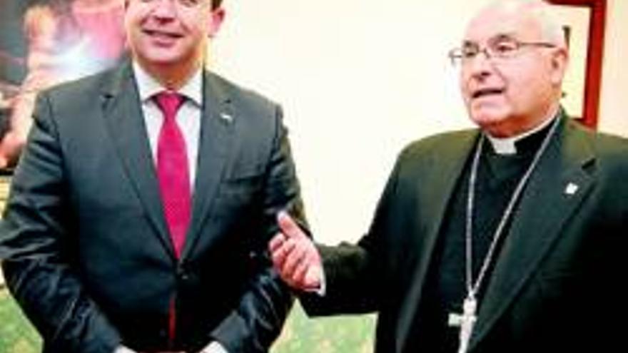 Manzano ofrece el Parlamento para mostrar el rico arte eclesial