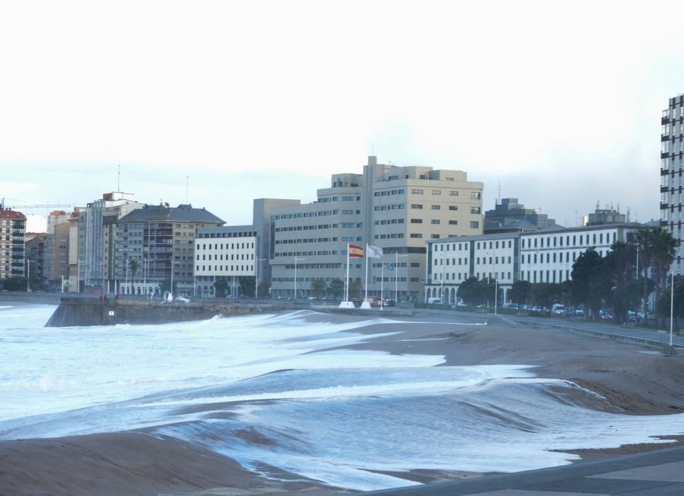 Corte del paseo marítimo por el temporal