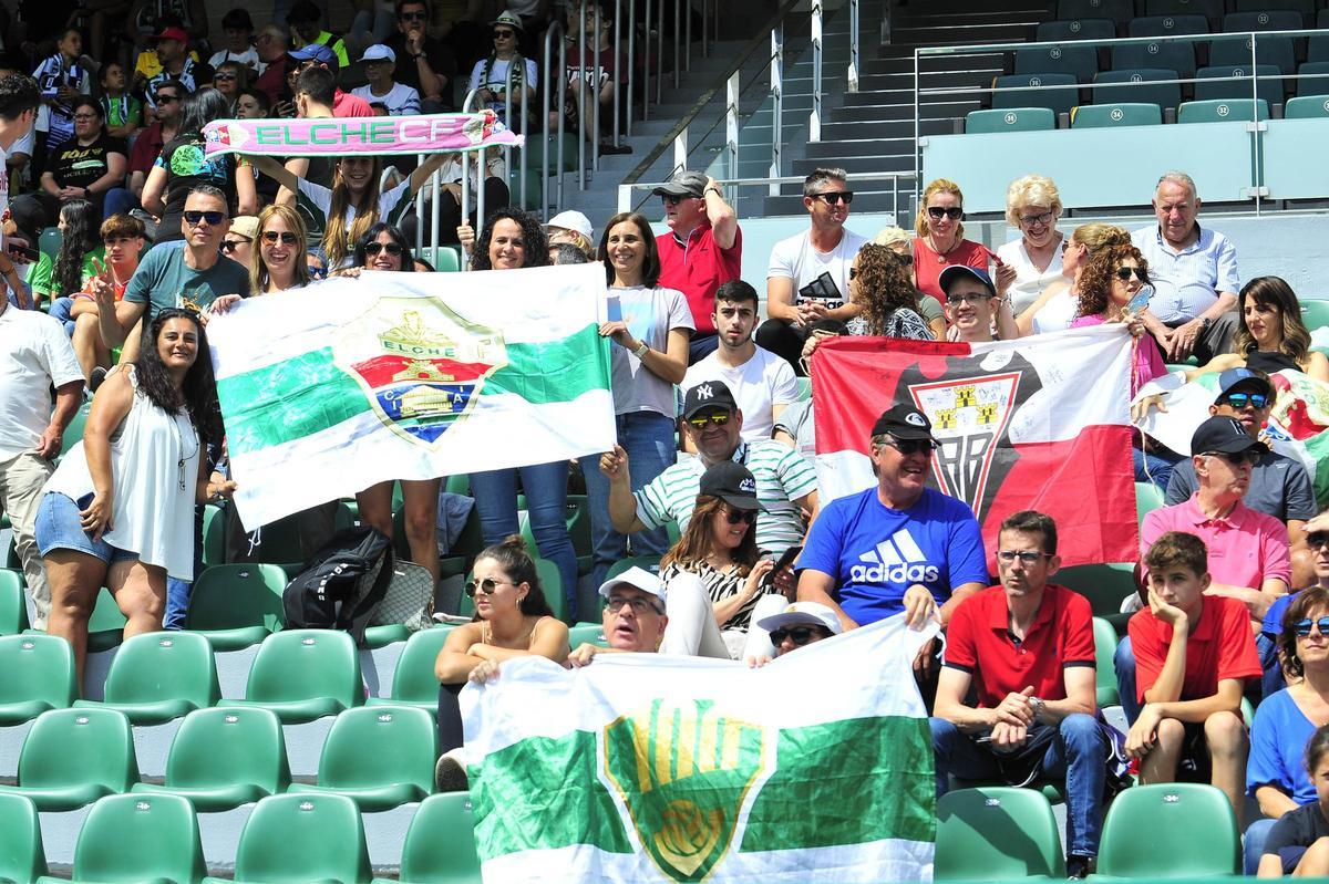 El Elche Femenino celebra su ascenso a Segunda RFEF jugando en el ...
