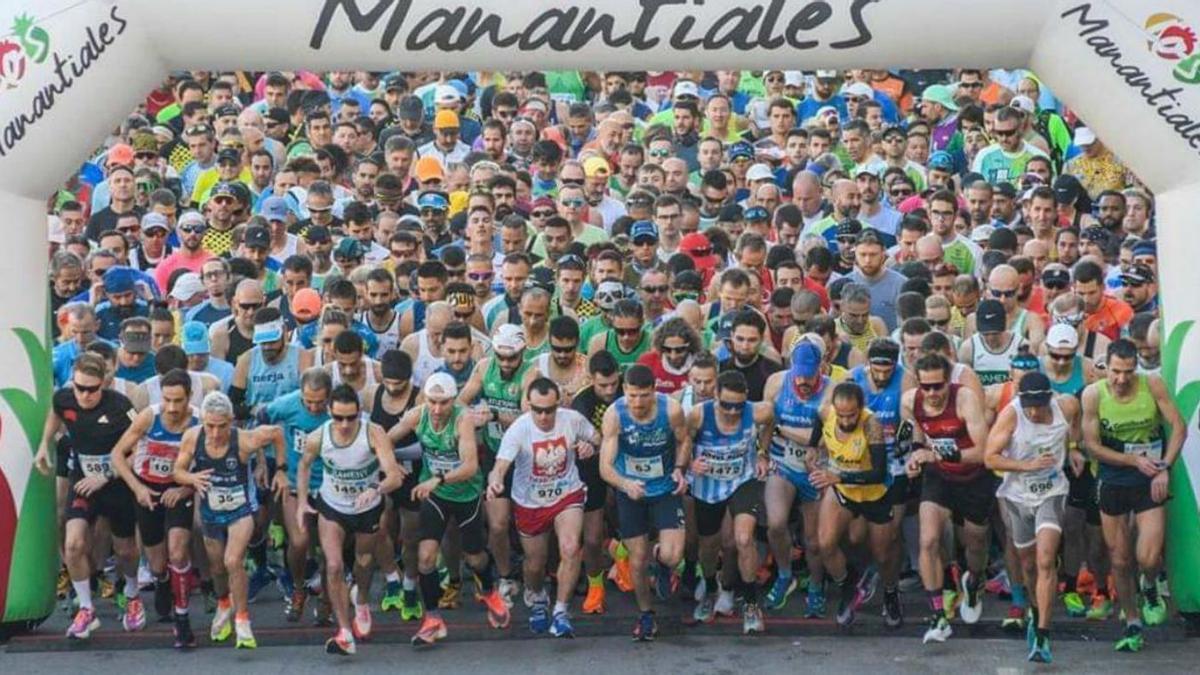 Unos 1.200 atletas tomaron la salida en la Media Maratón Internacional de Torremolinos. | L. O.
