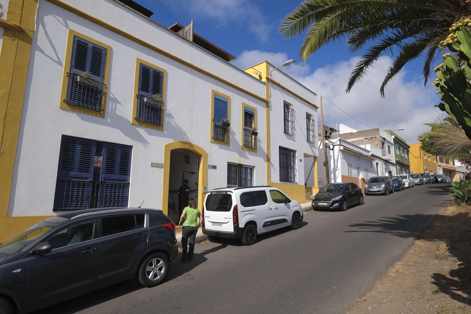 Hallan los cadáveres de una pareja en una vivienda de El Zardo