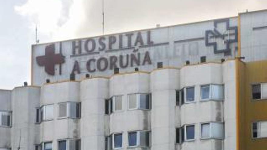 Fachada de uno de los edificios del complejo hospitalario de A Coruña.