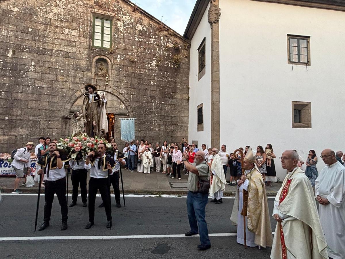 Santiago honra a San Roque con su tradicional procesión Santiago honra a San Roque con su tradicional procesión