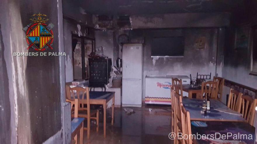 Desalojadas 15 personas por el incendio de un bar en s&#039;Arenal