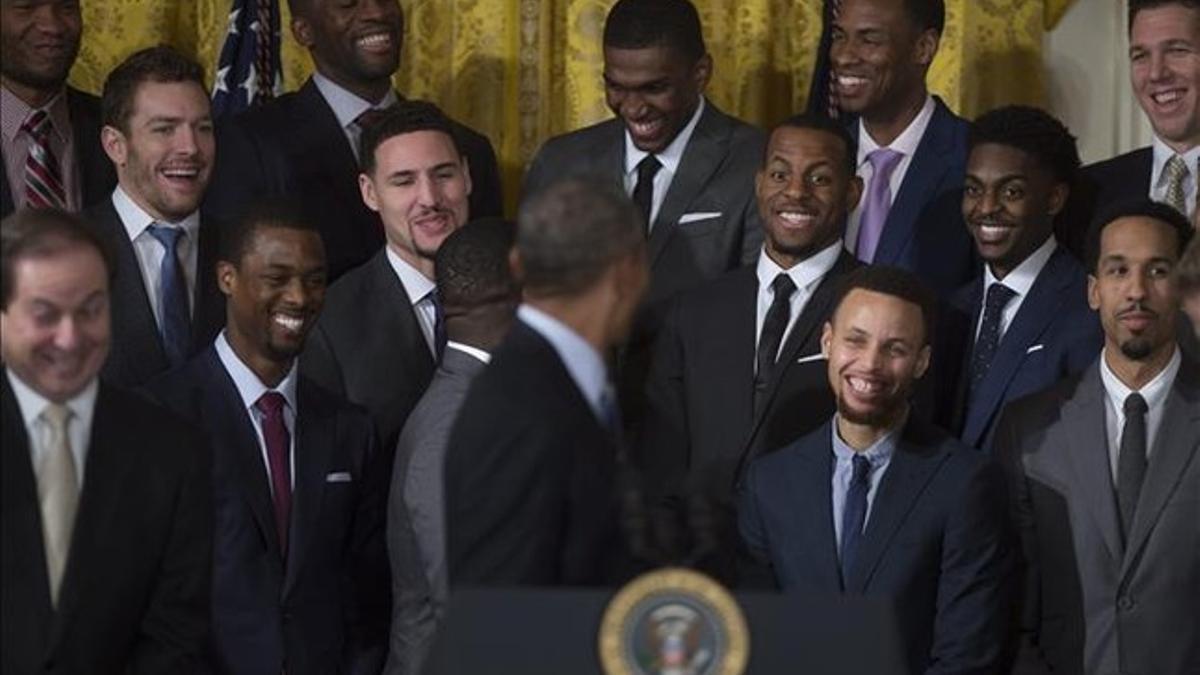 Stephen Curry ríe una broma de Barack Obama en su visita a la Casa Blanca