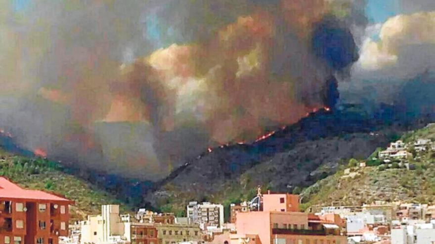 Evacuados 120 vecinos en Castellón por un incendio a las puertas de la Serra d&#039;Espadà