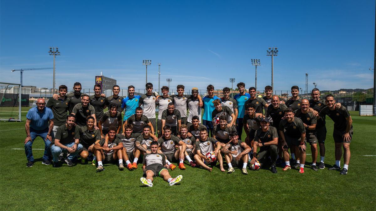 La plantilla del Barça Atlètic se fotografió antes de viajar a Córdoba
