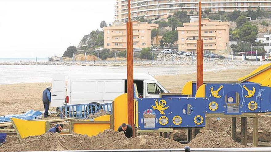 Peñíscola habilita una zona de juegos para discapacitados en la playa Sur