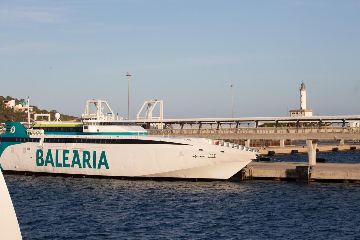 Baleària inicia la batalla legal para paralizar la limitación de entrada de vehículos a Ibiza