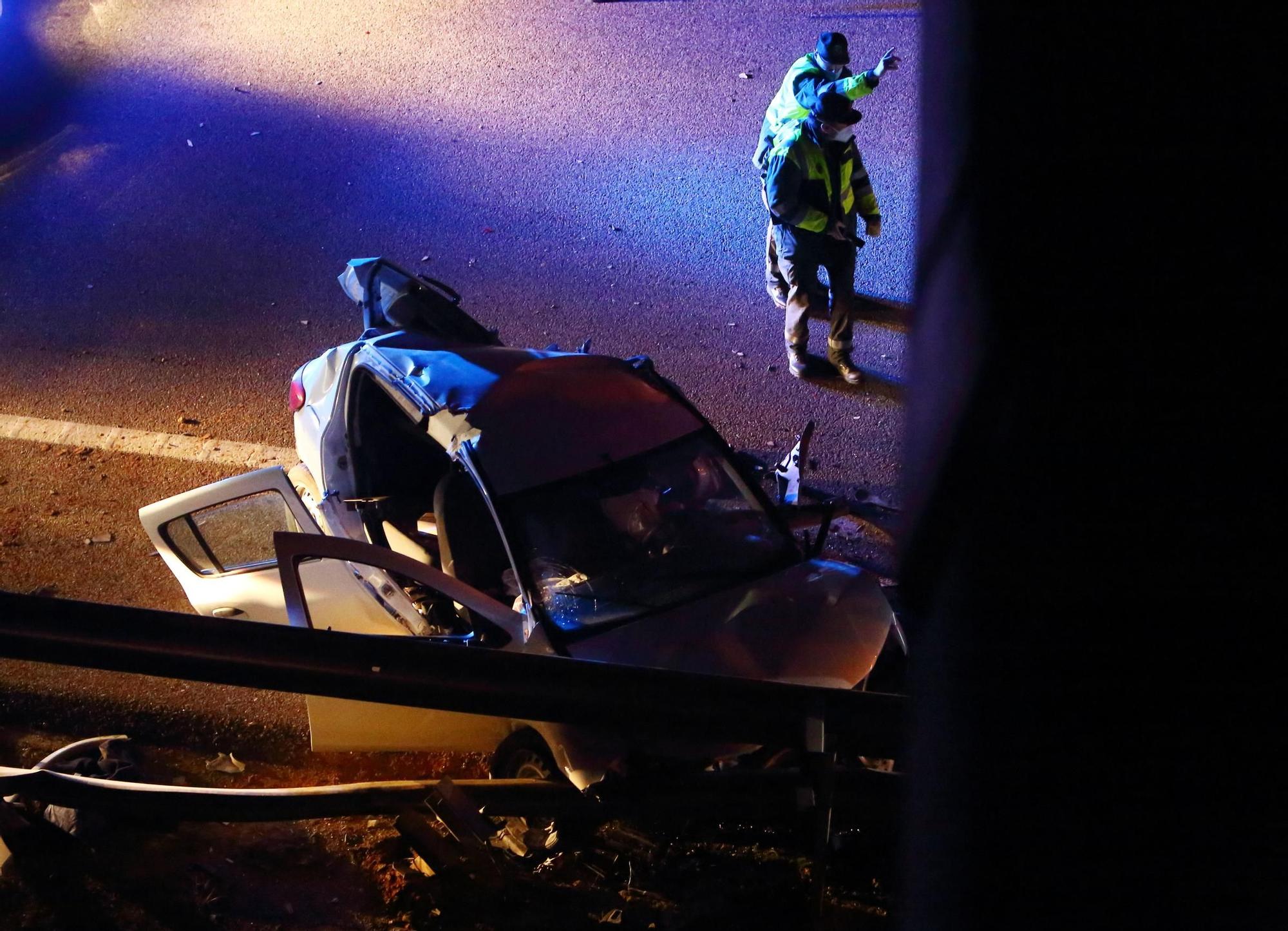 Fallece una persona tras colisionar el turismo que conducía contra un camión en la A-6 en Camponaraya (León)