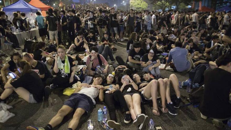 Los manifestantes de Hong Kong amenazan con extender la huelga estudiantil a los trabajadores