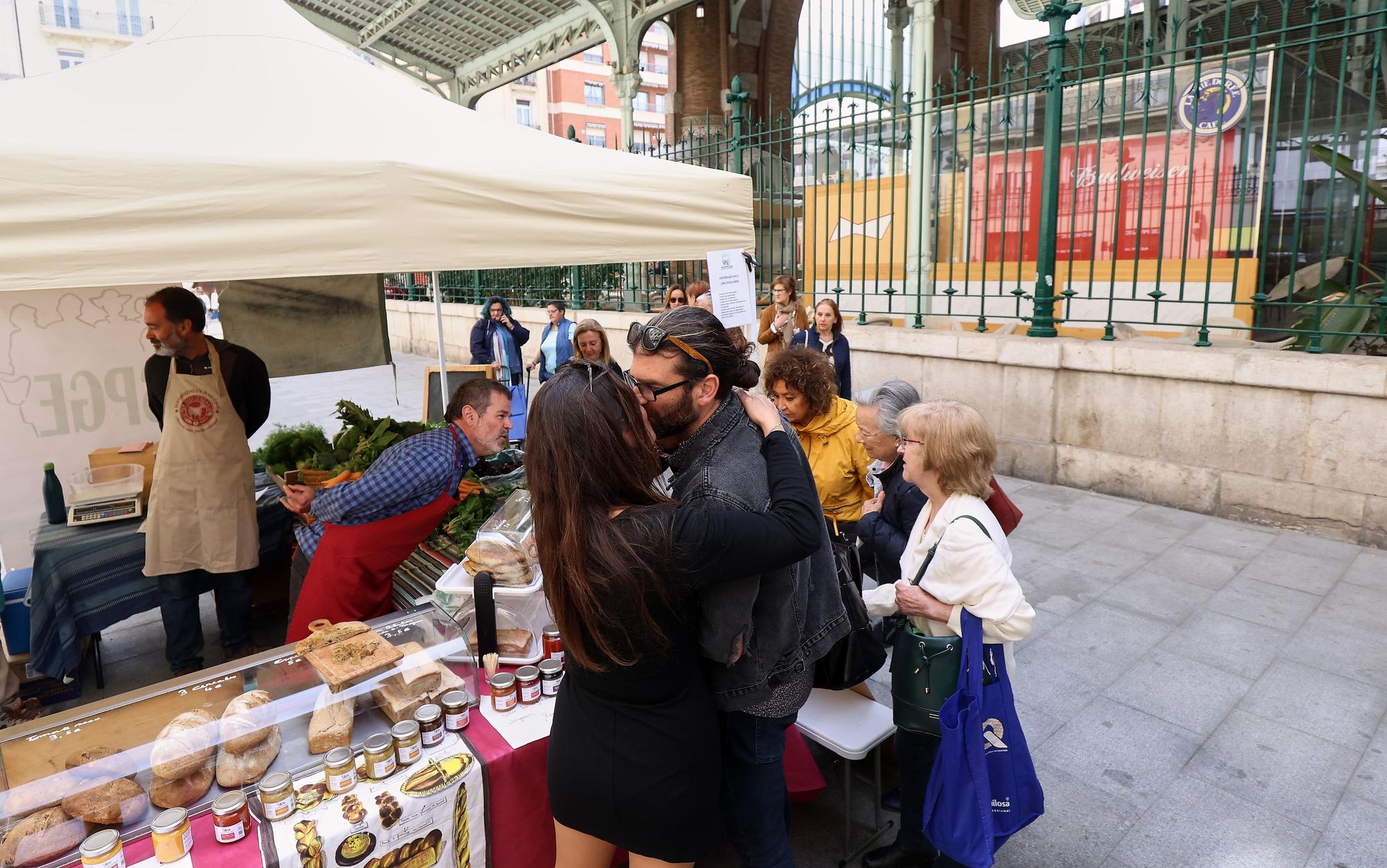 Mercadillo de frutas y verduras de huerta junto al mercado de Colón