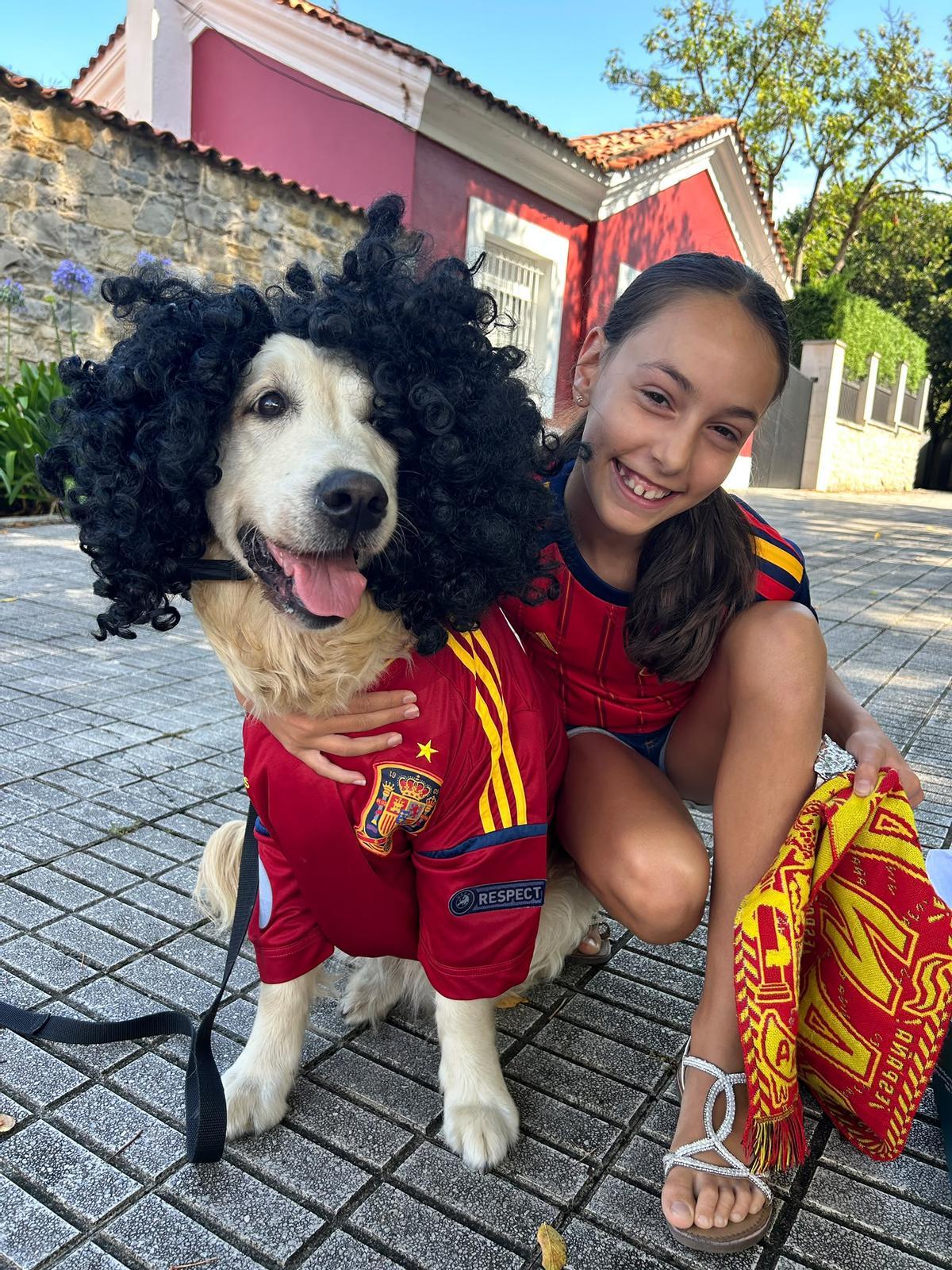 Cucurella, la perra que enamora a Somió