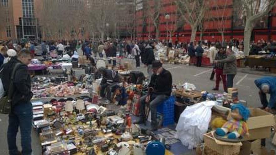 Una estampa habitual del Rastro de Valencia.