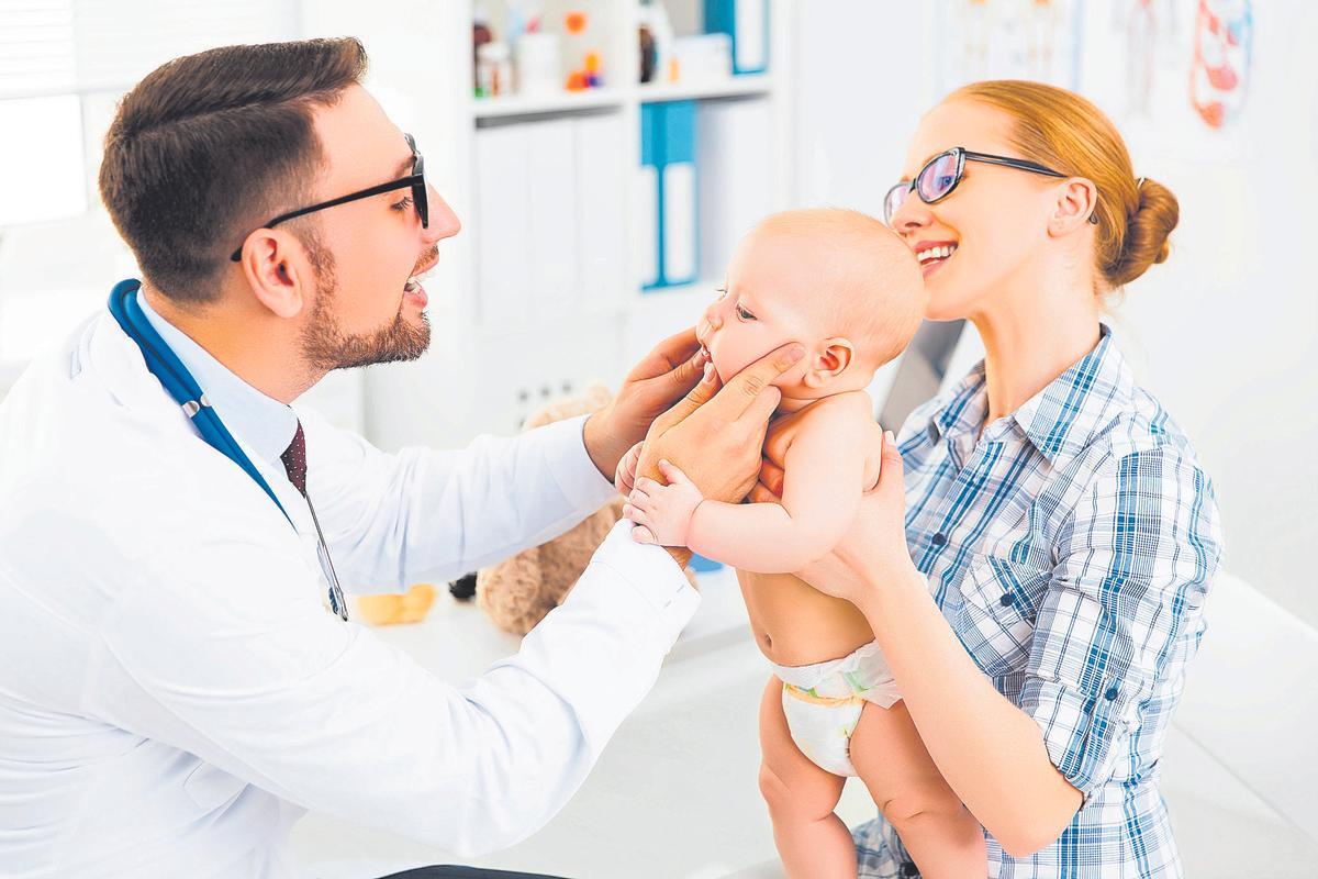 ¿A quina edat hauria d’anar un nen per primera vegada al dentista?