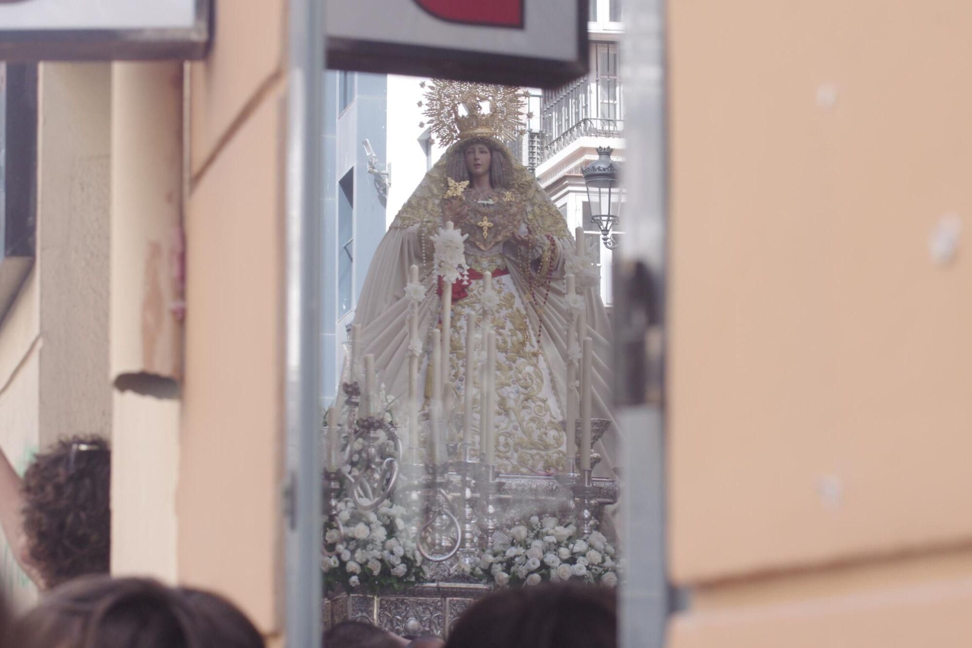 La Virgen del Sagrario, de la hermandad de Verdad y Sagrario (Carranque) sale de San Julián para el traslado al altar de la Agrupación de Cofradías, que presidirá con motivo de la festividad del Corpus en Málaga
