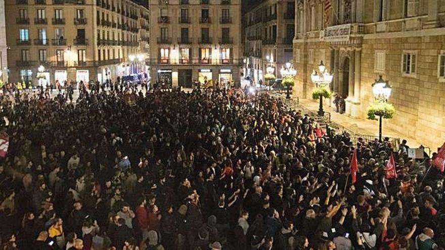 Barcelona Tres mil estudiants es manifesten contra la «repressió»