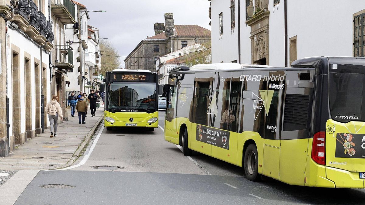 Raxoi débelle a Monbus 5,5 millóns de euros.