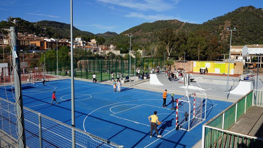 Serra estrena su rocódromo y un skate park tras la remodelación de su polideportivo