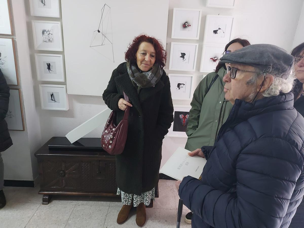 En imágenes: La primera visita guiada al "Universo Herminio", un éxito en La Caridad