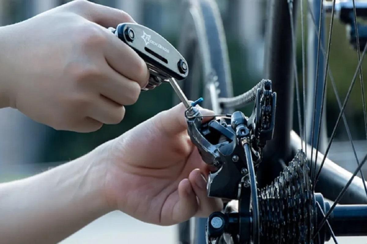 La herramienta compacta rockbros para bicicleta es perfecta para emergencias