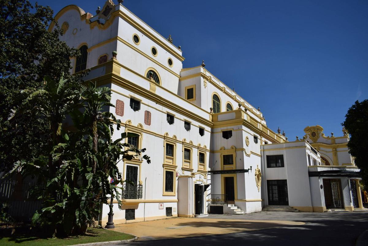 Teatro Lope de Vega de Sevilla. Fachada principal del edificio ubicado en la avenida de María Luisa