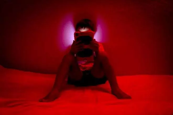 Francia ensaya ya el sistema de verificación de edad para acceder al porno