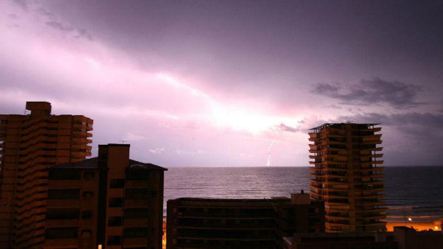 Una foto de archivo de una tormenta en Alicante