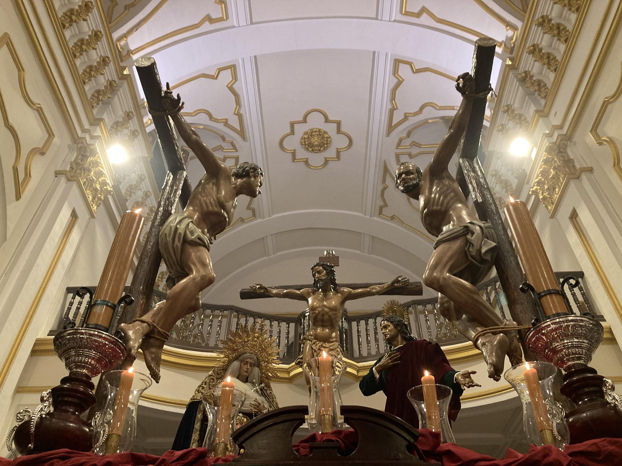 traslado claustral y entronización del Cristo del Perdón, de Dolores del Puente, en Santo Domingo