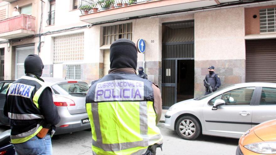 La Policia Nacional vigilen el domicili del detingut