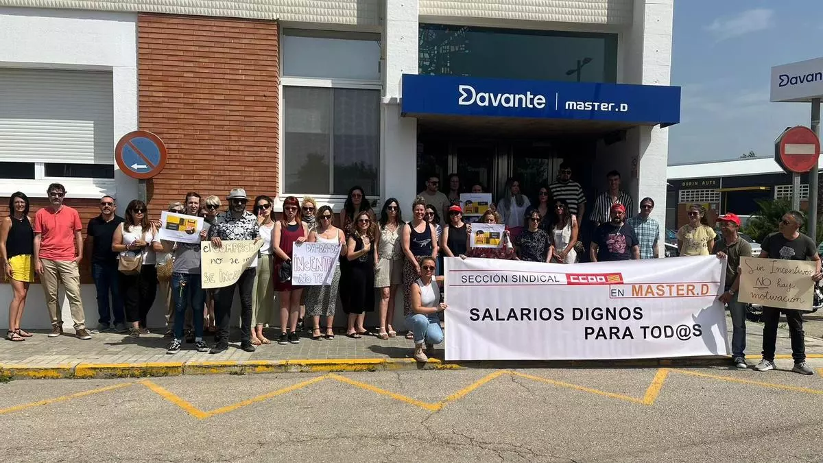Los trabajadores de Master D vuelven a concentrarse para exigir la recuperación de sus incentivos