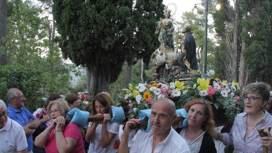 Imagen de la Virgen de los Lirios en la procesión celebrada en la Font Roja.