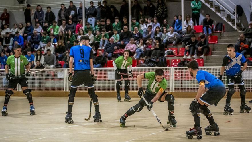 Hoquei patins El Jonquerenc treu l’orgull en el derbi contra el Figueres | JOSEP RIBAS