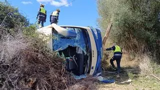 Decenas de heridos al volcar un bus del Imserso en Sant Llorenç