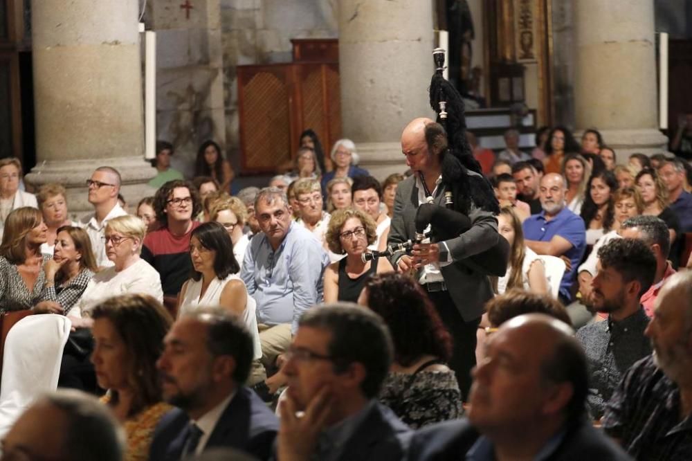 Carlos Núñez maravilla en la Colegiata de Vigo