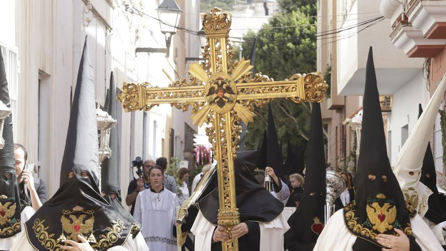 El barrio de la Victoria baja al centro con la cofradía del Amor