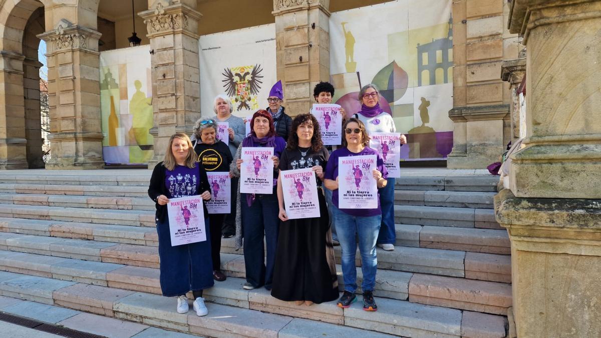 La presentación de la manifestación del 8M en Villaviciosa.