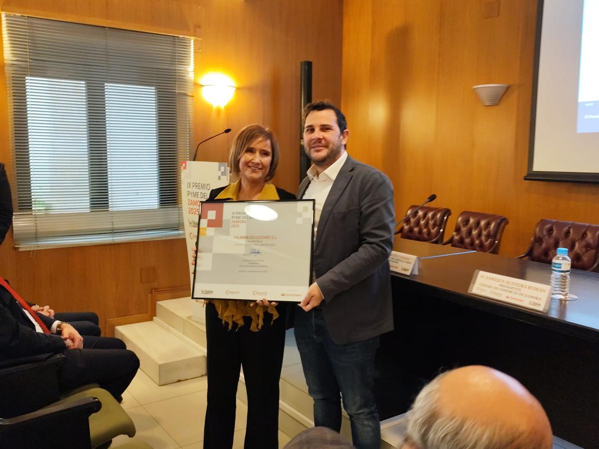 Marisa Matilla recoge para Valmma Soluciones en Accésit de Formación y Empleo.