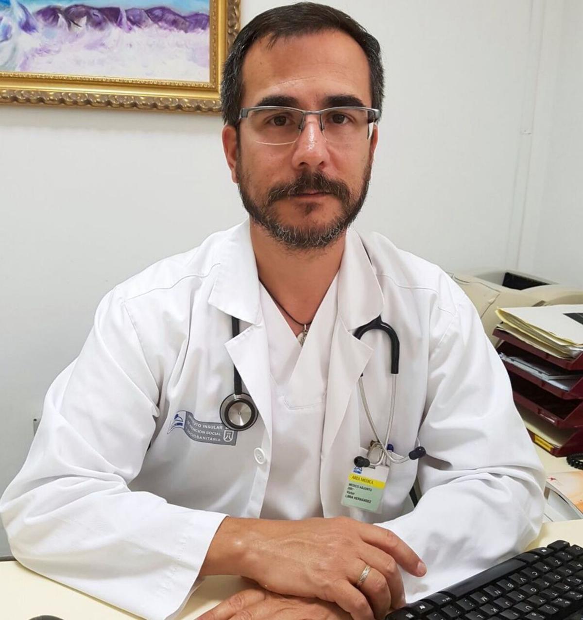 Víctor Limia, director del Hospital Febles Campos. | | E.D.
