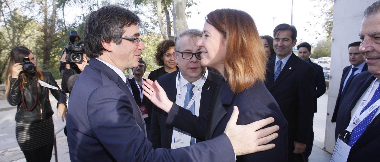 Carles Puigdemont i Marta Madrenas en un acte a l’Auditori- Palau de Congressos, l’any 2016.