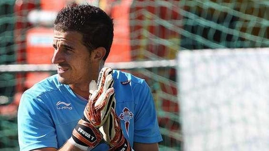 Javi Varas, en el descanso de un entrenamiento. // Ricardo Grobas