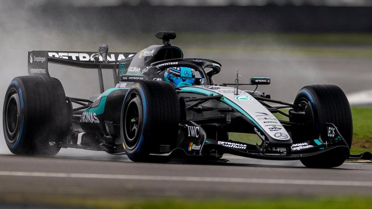 George Russell durante el 'shakedown' de Barcelona, pilotando el nuevo Mercedes W17