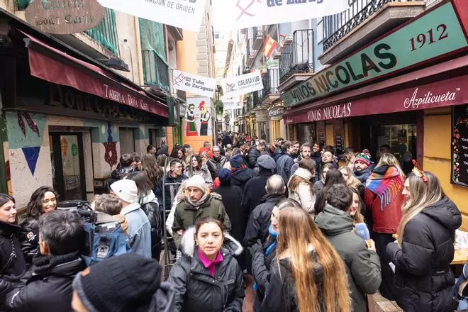 En imágenes | Gran ambiente en el Tubo en el último vermú del año 2024